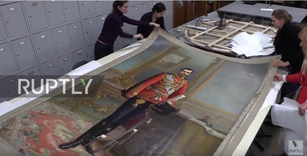 S jedne strane Lenjin, a sa druge car (VIDEO)