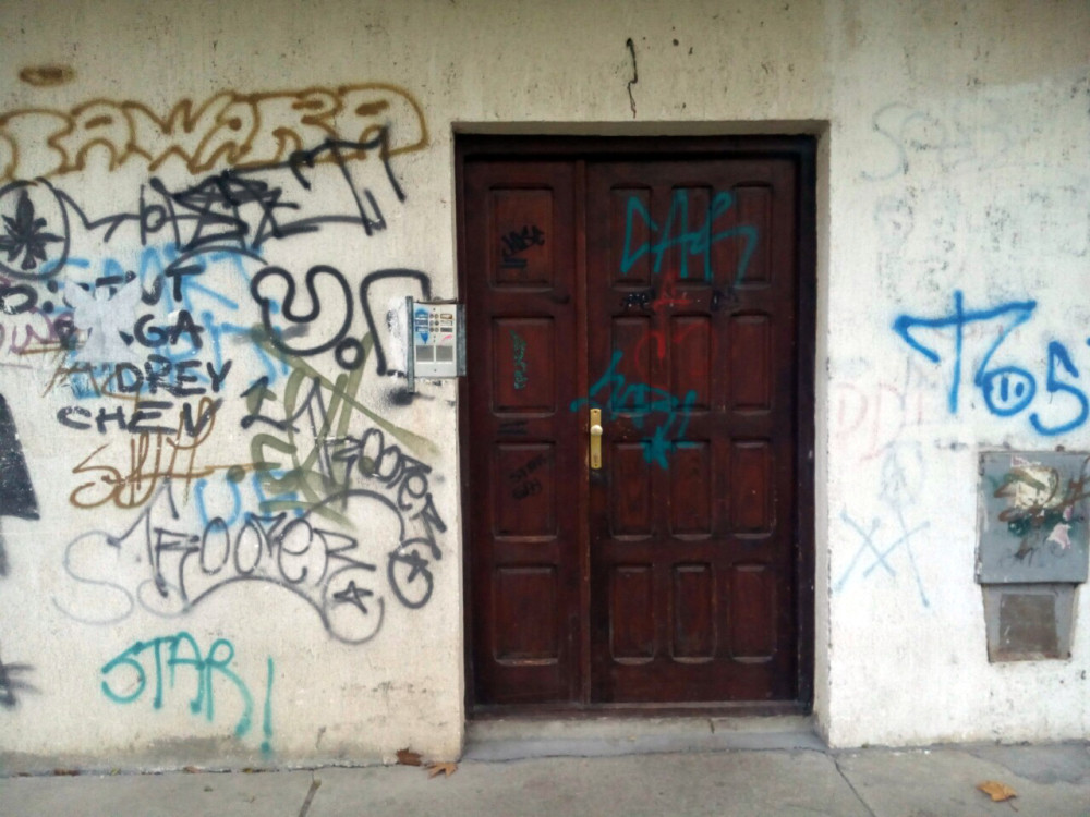 Žena preminula, nisu je jele mačke