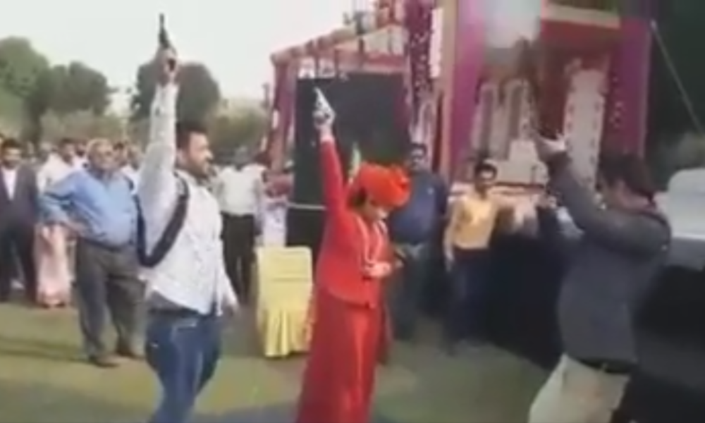 "Sveta žena" izvadila pištolj i izrešetala svatove! (VIDEO)