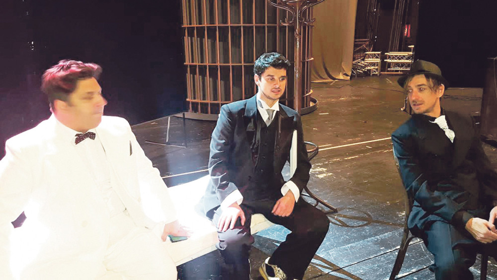 Šta se dogodilo Nikoli Rakočeviću: Duga kosa vezana u rep, gusta i velika brada - glumac neprepoznatljiv! (FOTO)