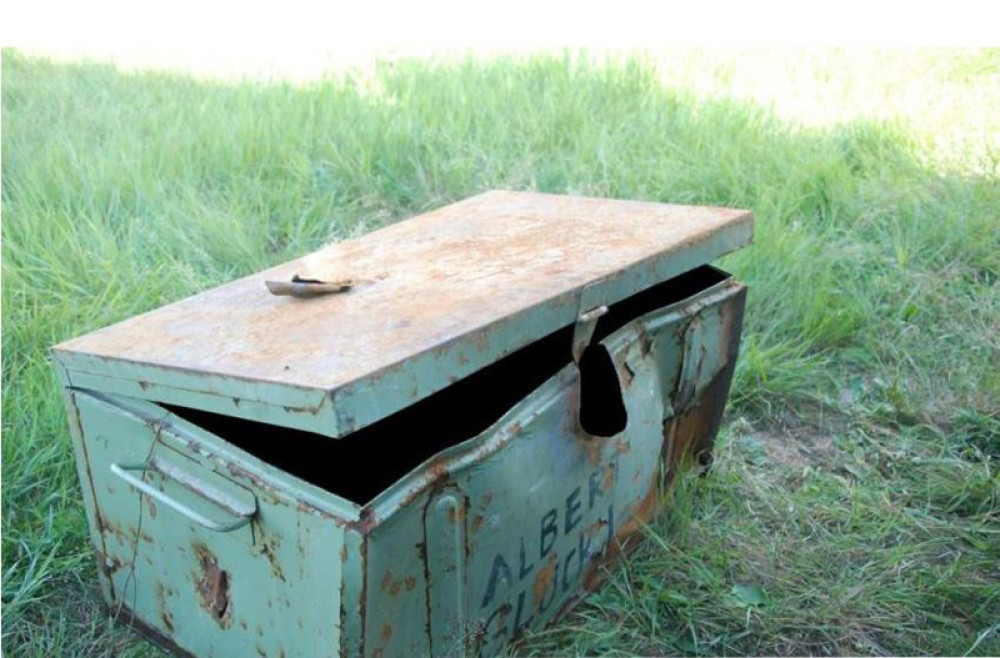 Zaključan u kovčeg, pa bačen na dno reke