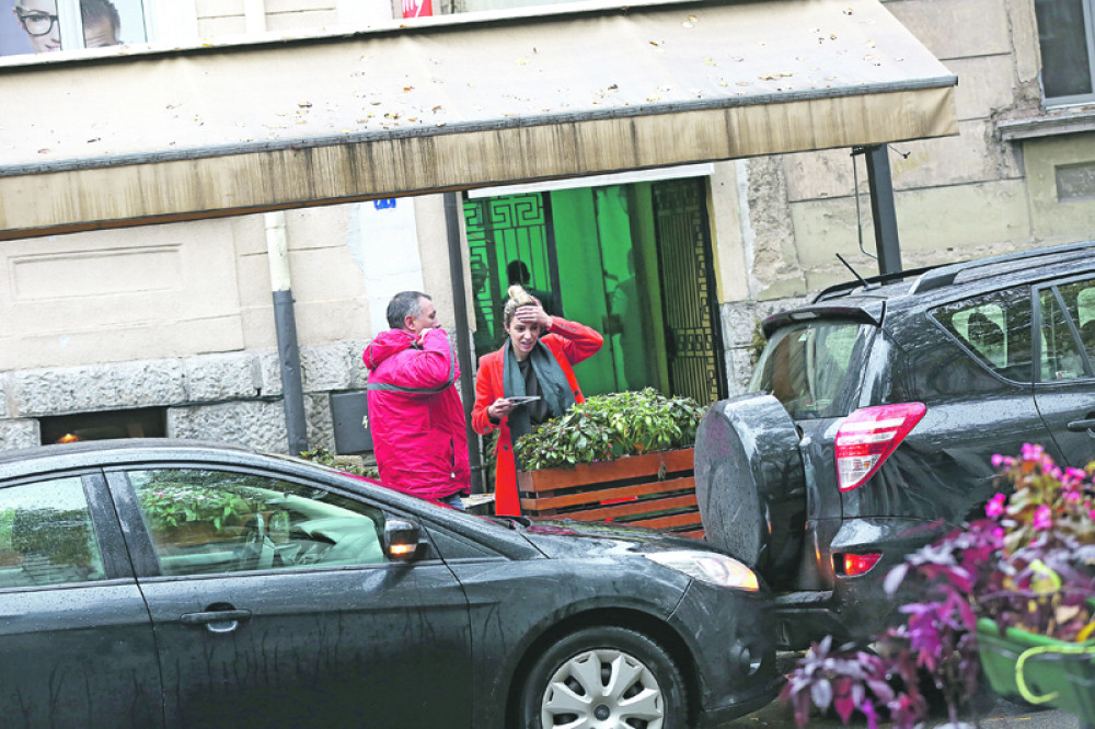 Marinu skucali otpozadi! (FOTO)