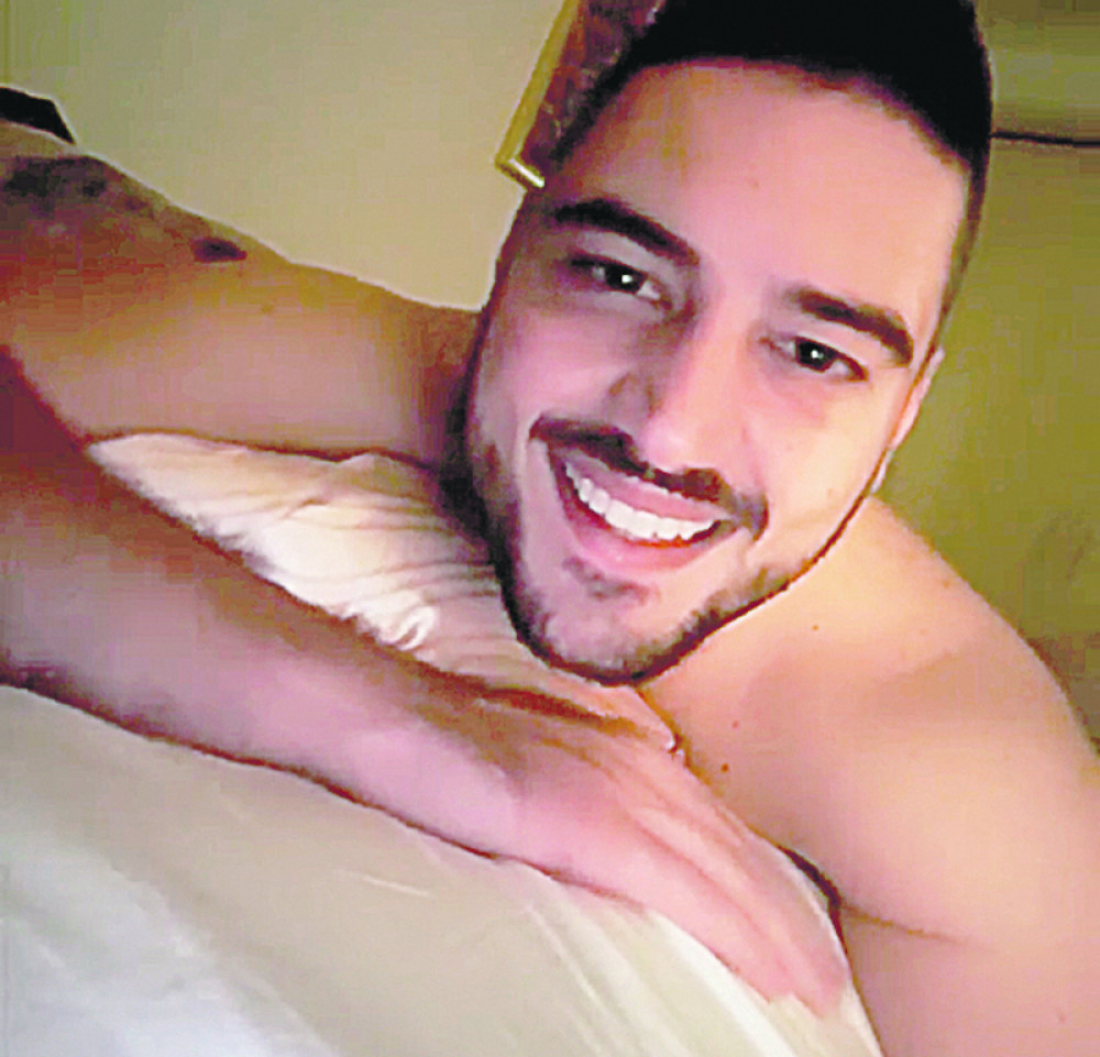 Perućica zavodi golim telom