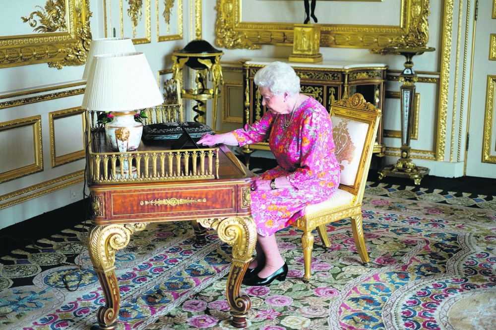 Kraljica Elizabeta očajna, njegova smrt ju je dotukla!