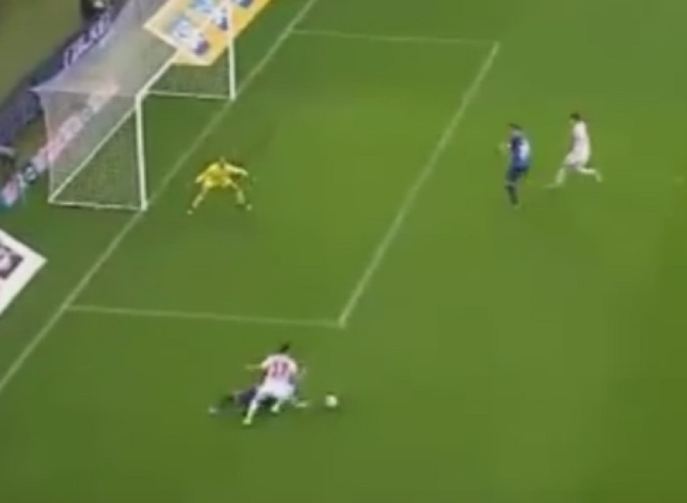 Kostić "slomio kičmu" rivalu, pa zabio gol (VIDEO)