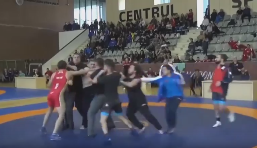 Masovna tuča rvača Rusije i Gruzije! (VIDEO)