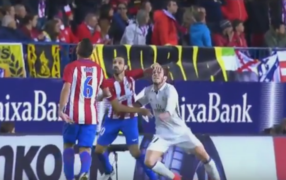 Huanfran pokušao da iskopa oči Bejlu! (VIDEO)