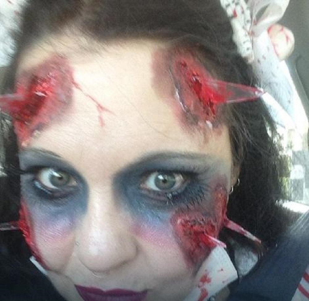 Pije krv svog dečka da bi preživela!