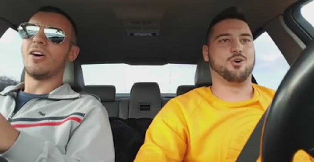 Šta peva Ljuba Perućica dok vozi auto! (VIDEO)