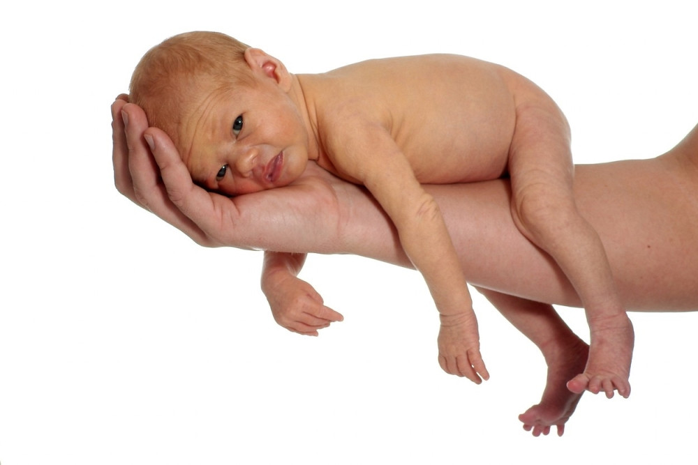 Evo šta se dešava sa bebom prvih sat vremena nakon porođaja