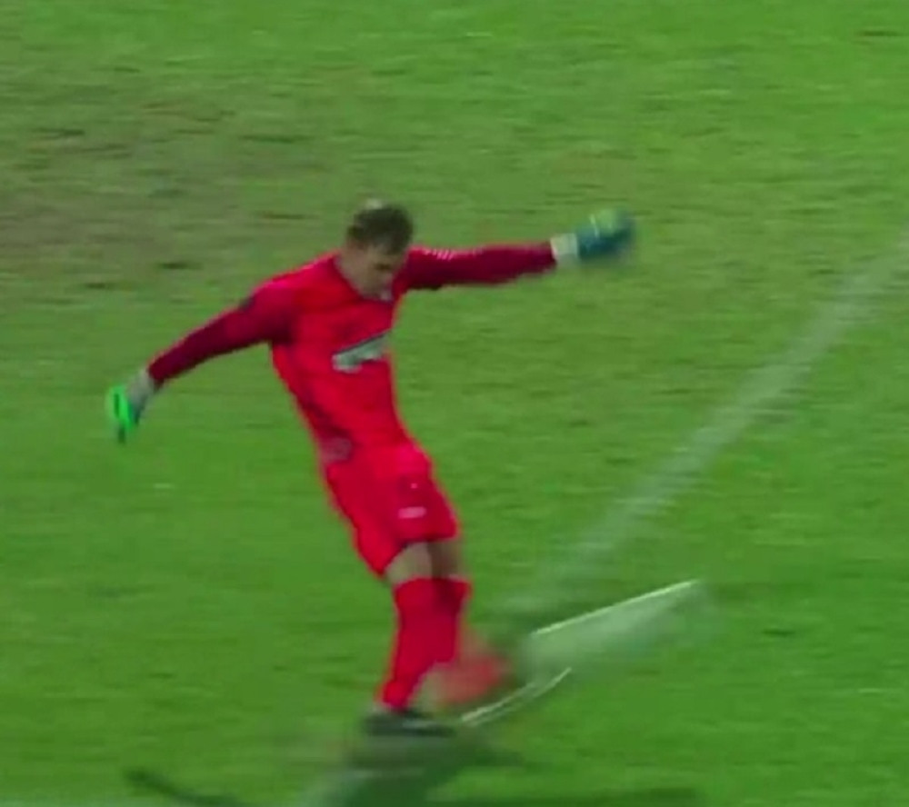 Golmani, ne ispucavajte loptu po vetru (VIDEO)