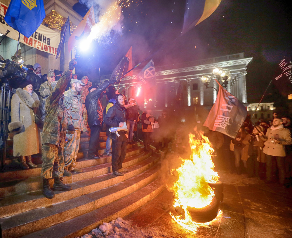 Nacionalisti se tukli sa policijom na Trgu nezavisnosti