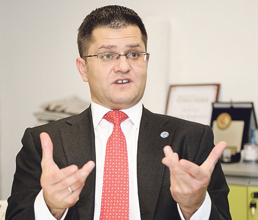 Jeremić se plaši Vučićeve metle!