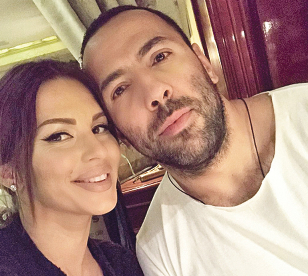 Seka poklanja sinovljeve igračke