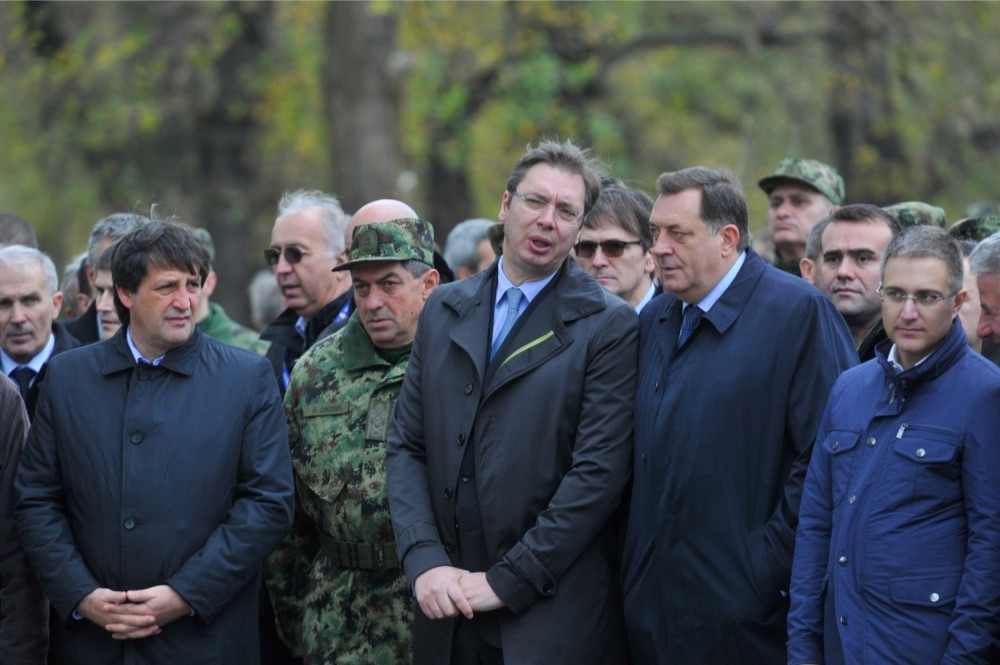 Anketa ko je veći Srbin Vučić ili Dodik - antisrpska