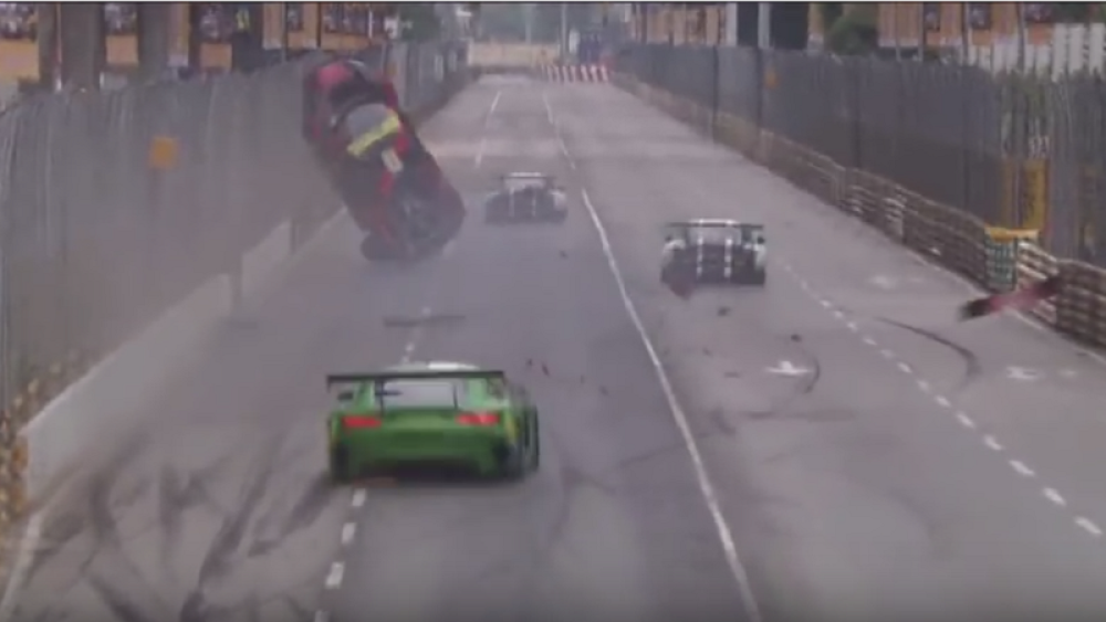 Poleteo, razbio se i - pobedio! (VIDEO)