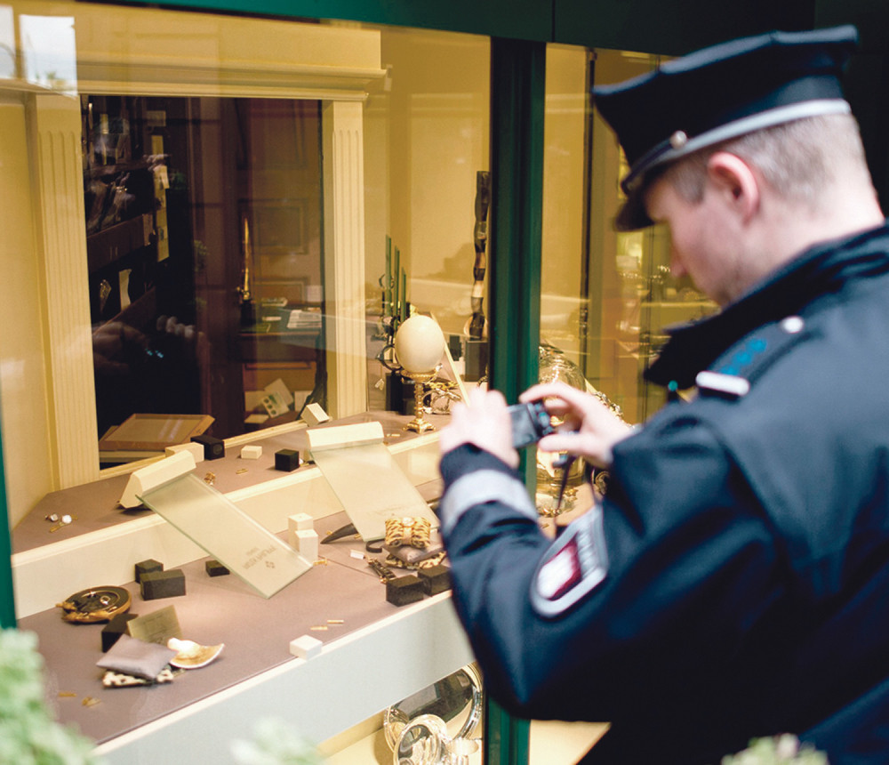 Na skuteru odneli nakit vredan milion evra!