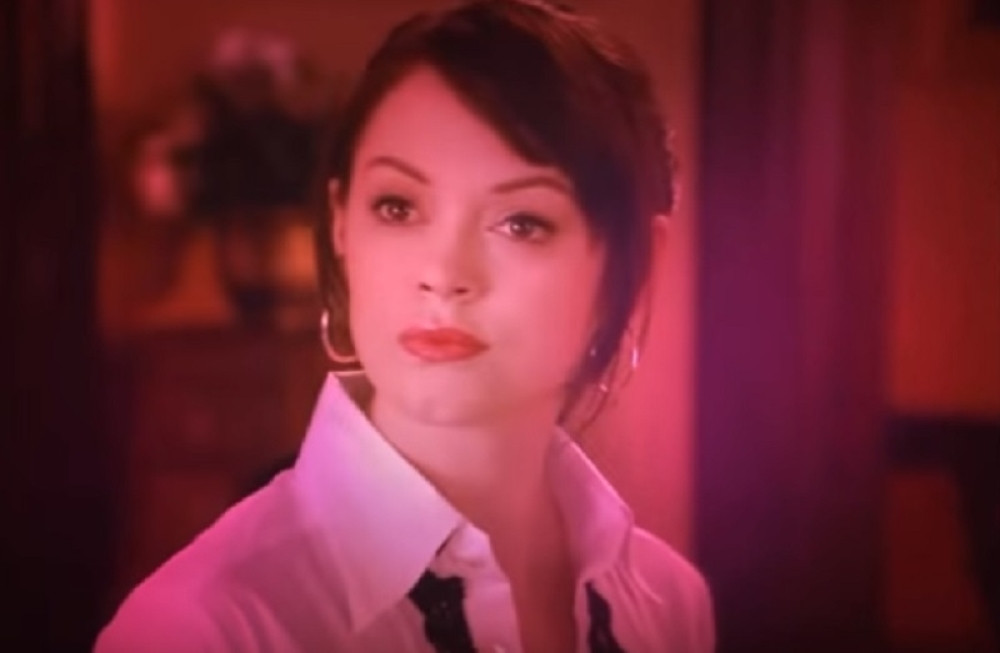 Procureo pornić zvezde "Čari"!