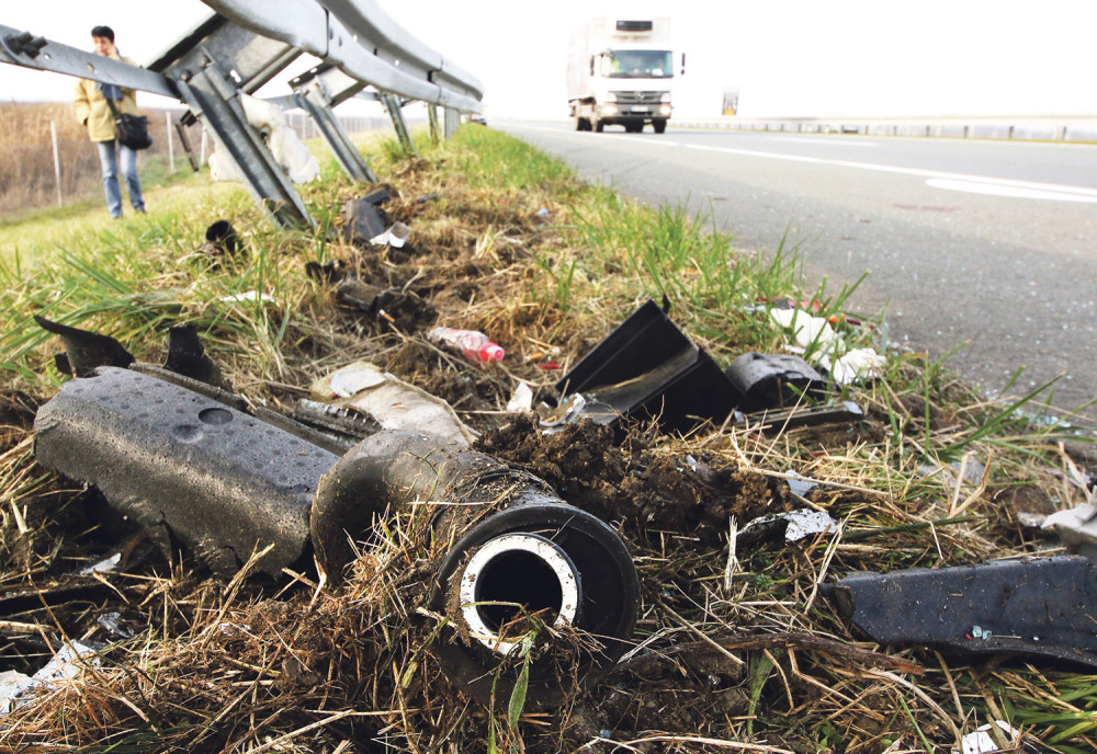 Dva deteta poginula zbog samoubice!