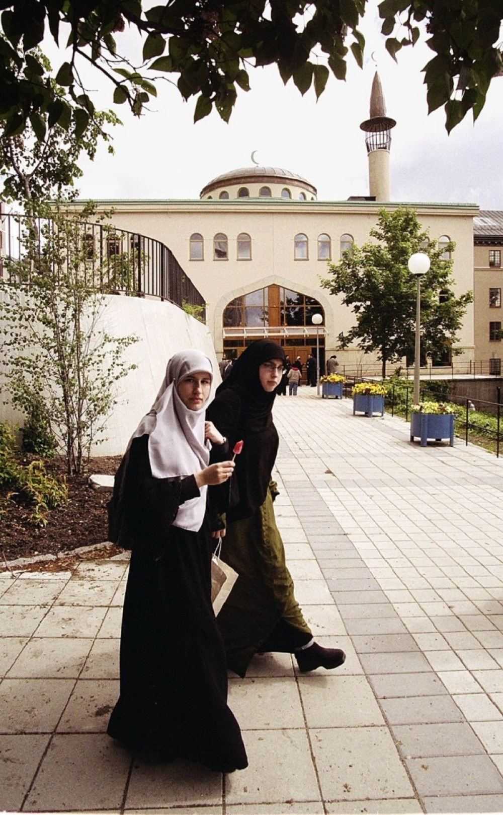 U džamiji, crtali svastike i bacali petarde