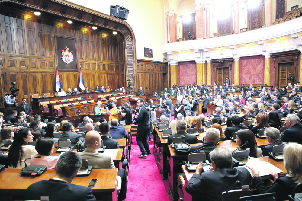 Tri nova poslanika u skupštinskim klupama