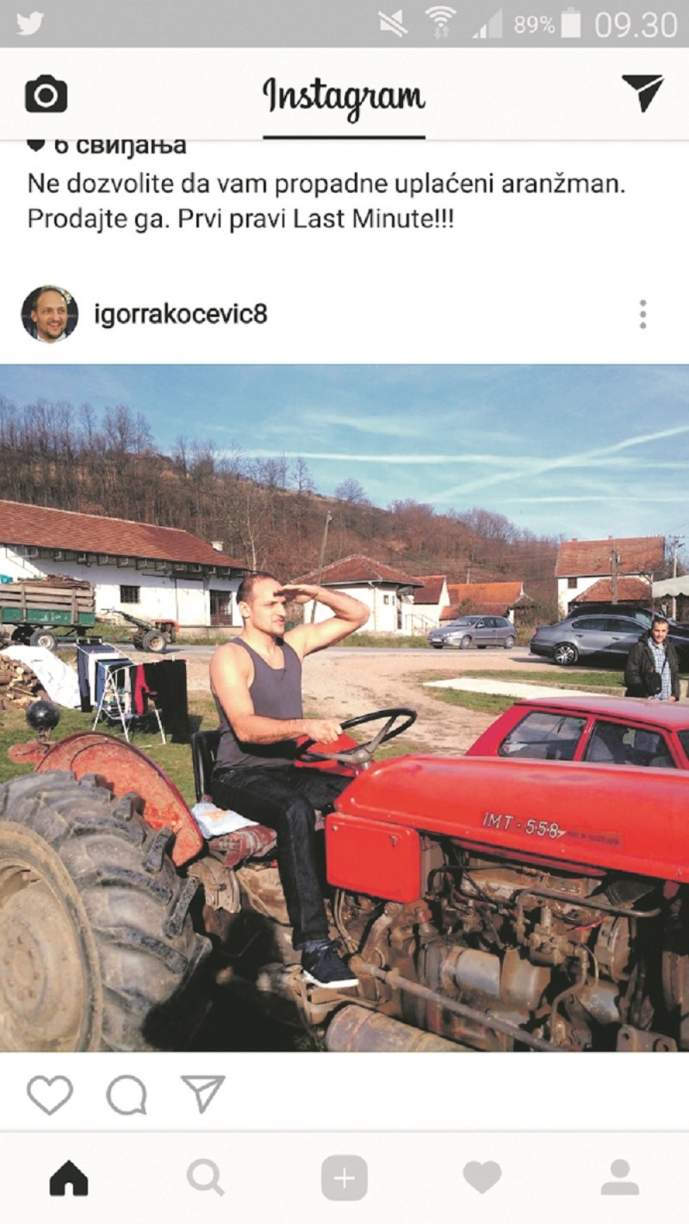 Igor Rakočević vozi traktorče (FOTO)