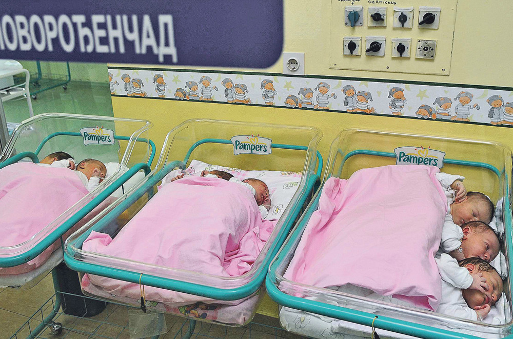 Pomoć za bebe roditeljima odjednom