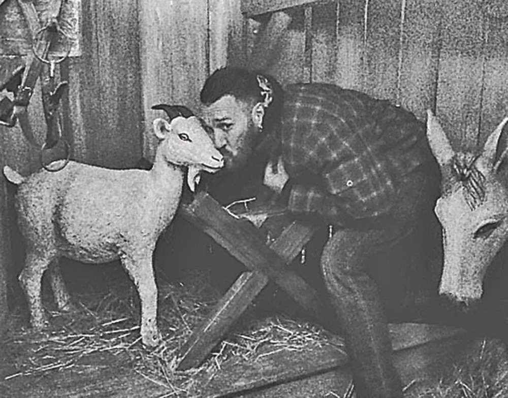 Niggor u zagrljaju koze