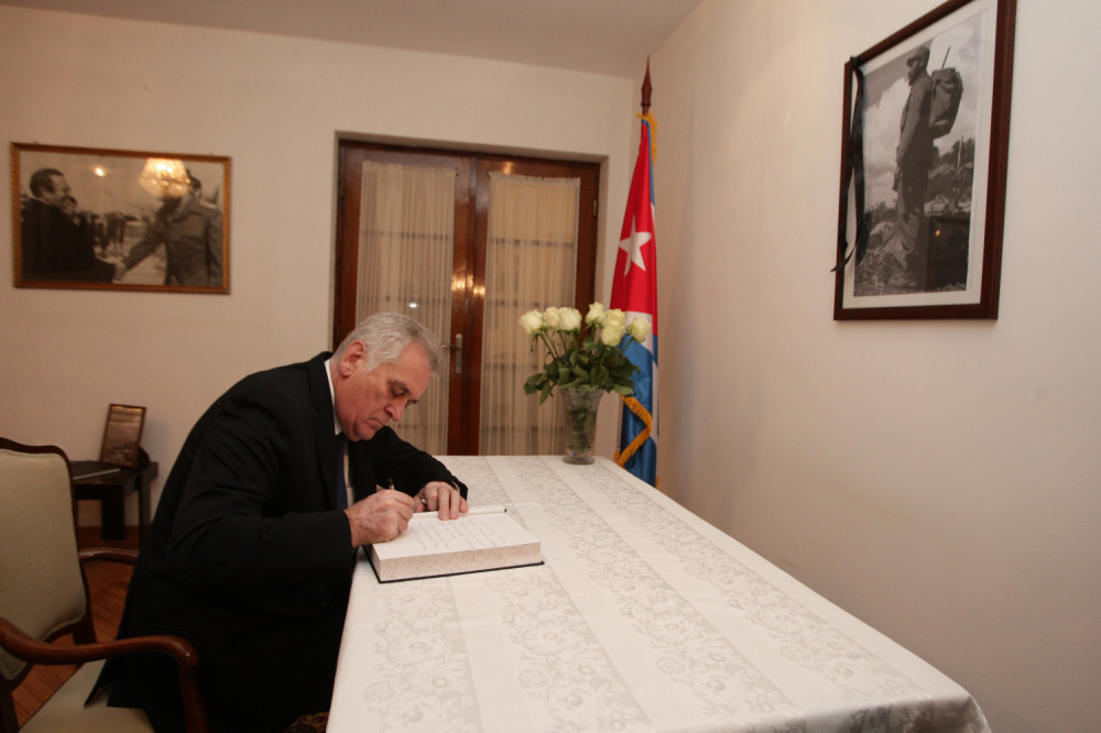 Nikolić: Kubo, glavu gore! (FOTO)