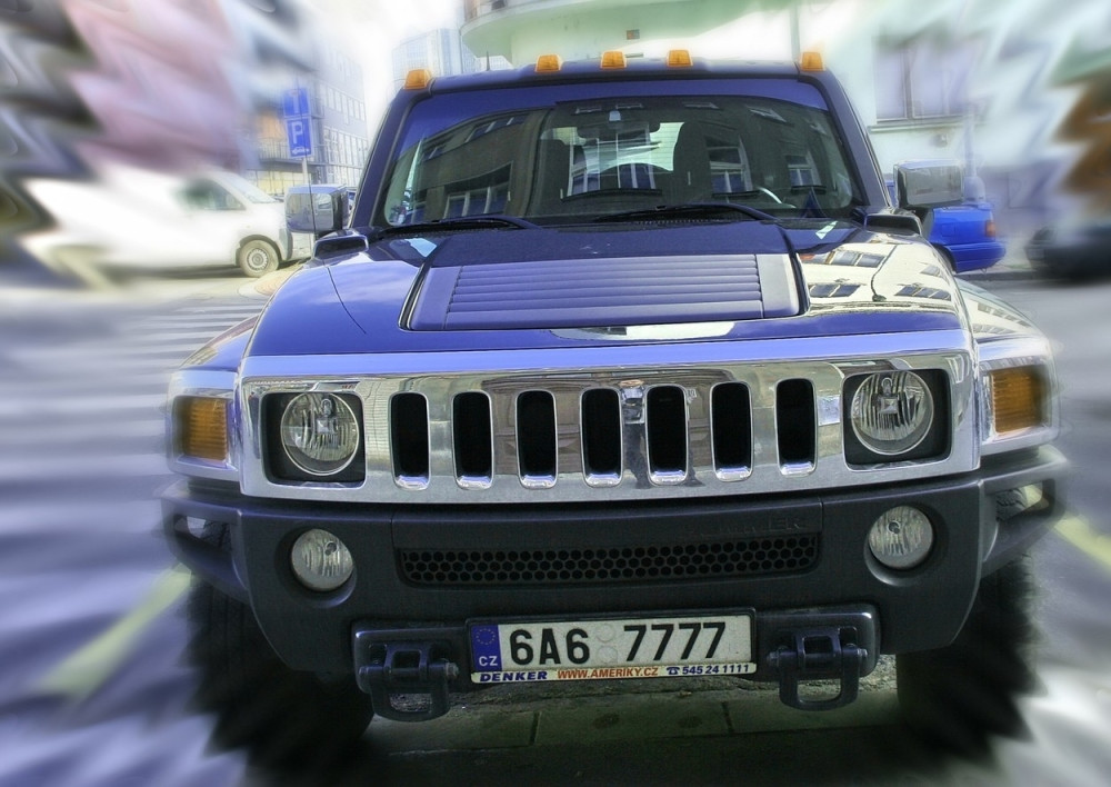 Bivši gradonačelnik zapalio "hamera", pa se ubio