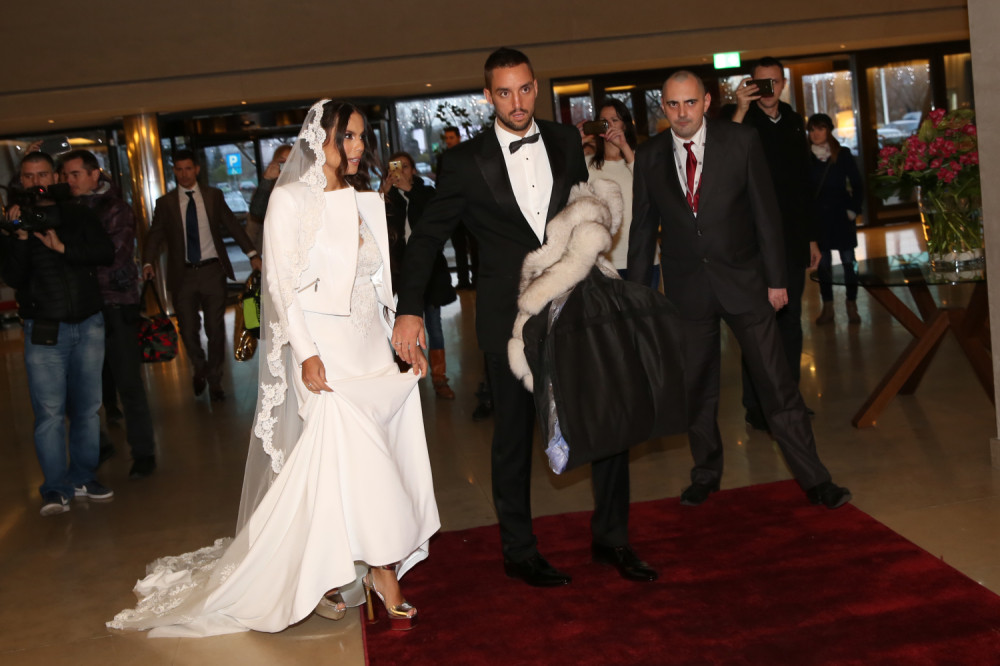 EKSKLUZIVNO: Viktor i Aleksandra napustili hotel (FOTO)