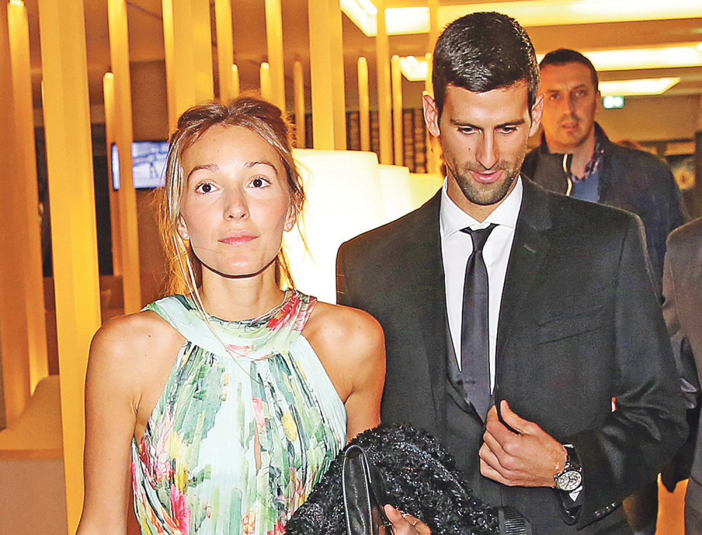 Čarape, štikla, ONA TO TAKO DOBRO ume da iznese! (FOTO)