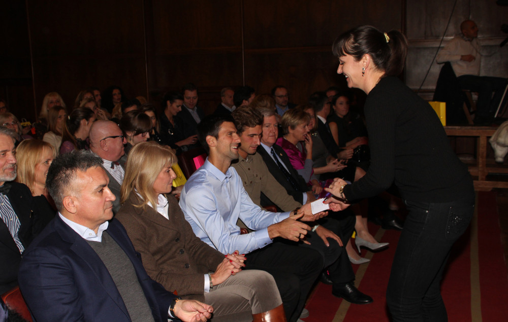 Nole pomogao kupovini klavira za Kolarac (VIDEO)