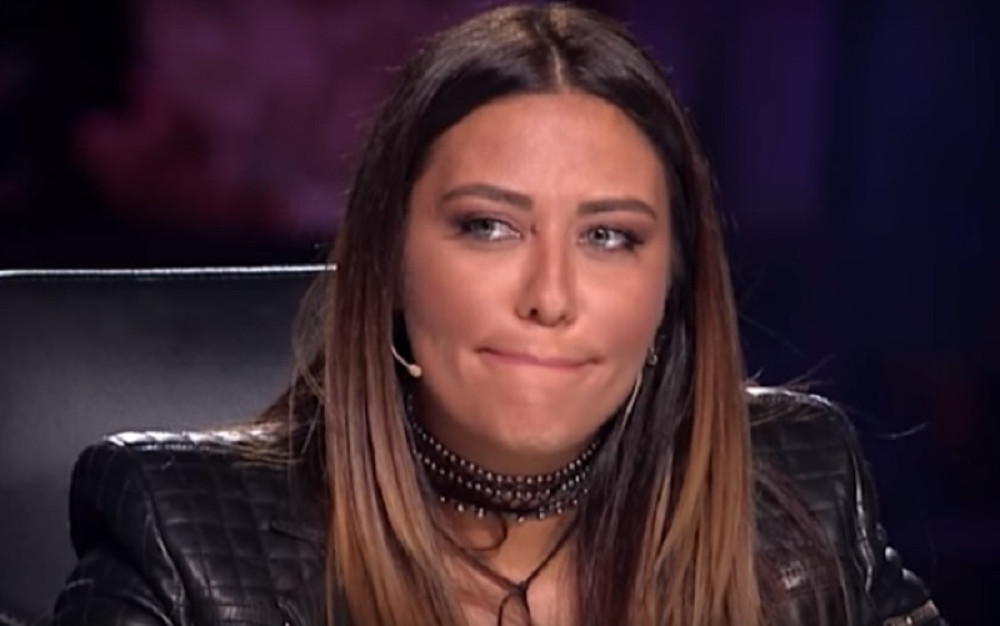 Aninu bebu čuva dadilja (FOTO)