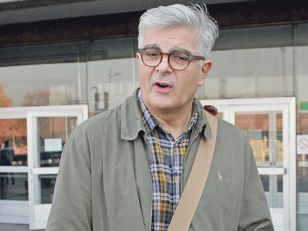 Skrivaš se iza dece!