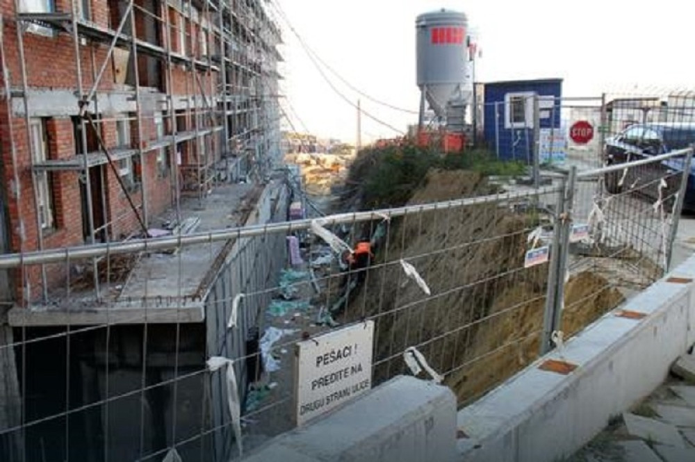 Umro radnik koji je pao sa skele!