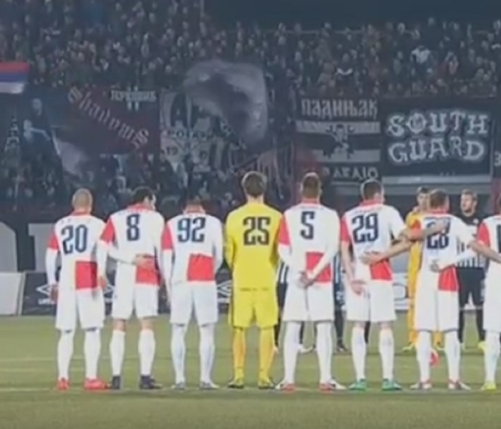 "Grobari" skakali i urlali za vreme minuta ćutanja (VIDEO)