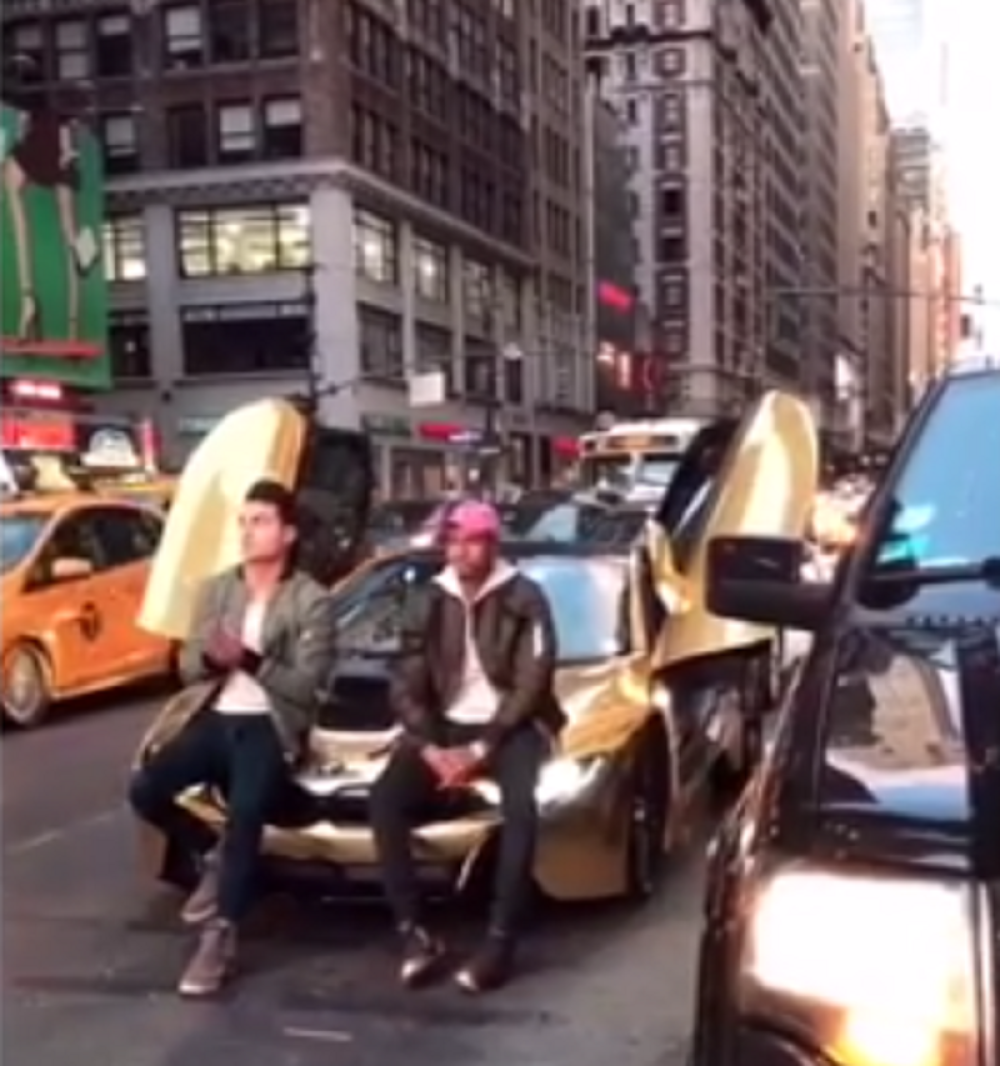 Mangupirali se na zlatnom BMW-u, a onda se pojavio baja! (VIDEO)