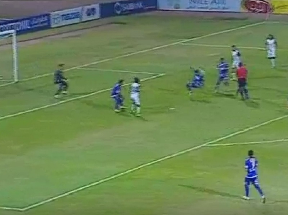 Sudija dao gol i mirno pokazao na centar (VIDEO)