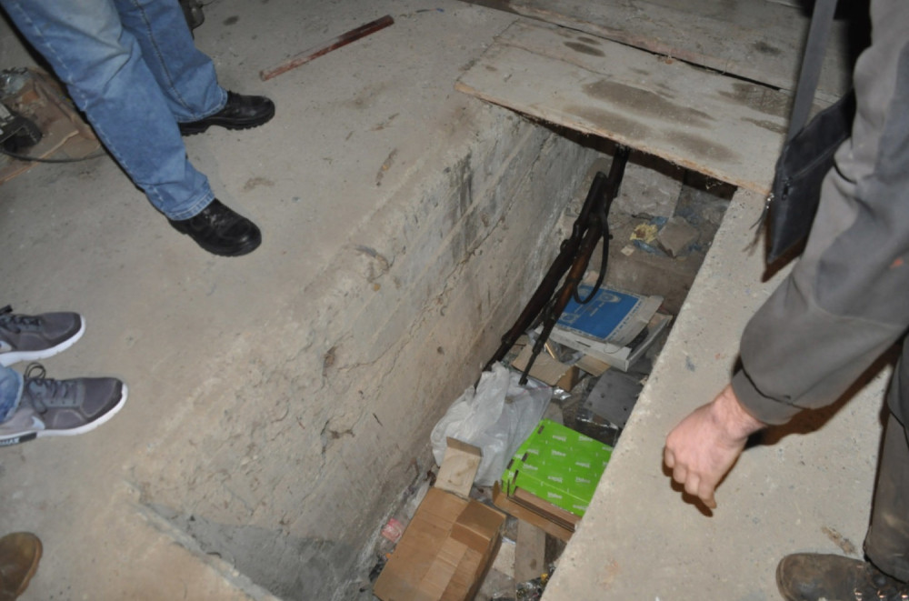 Maloletnik ukrao policijske puške, pa ih preprodavao!