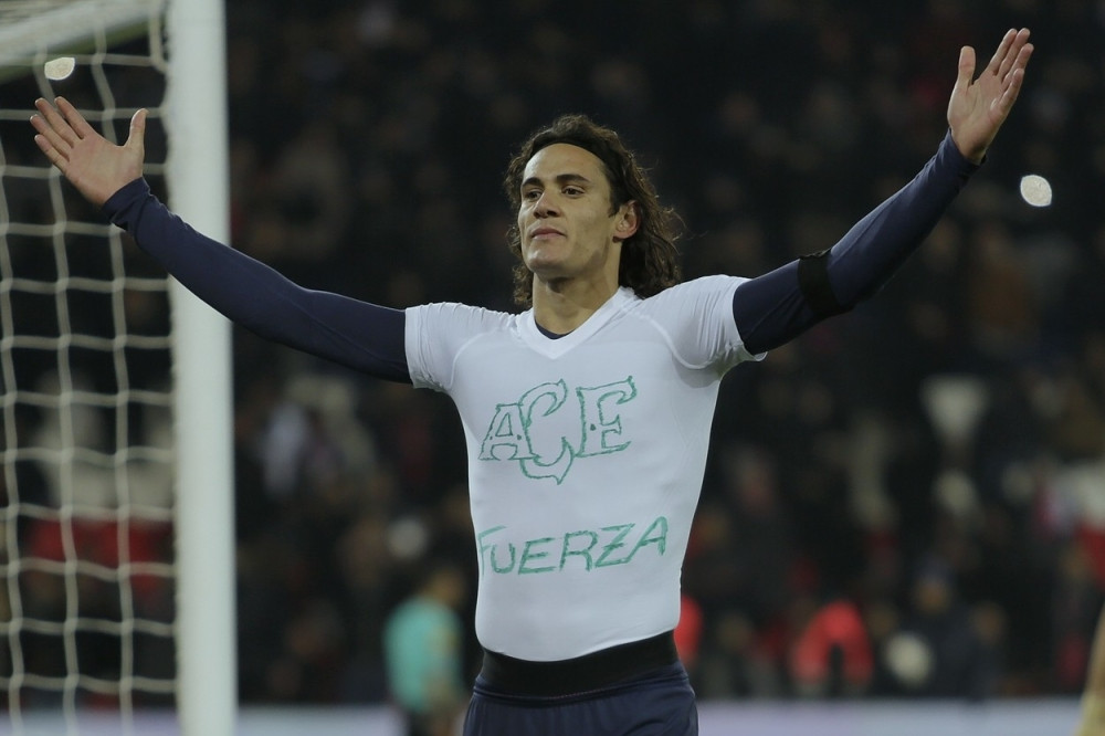 Kavani odao počast poginulima i dobio karton!