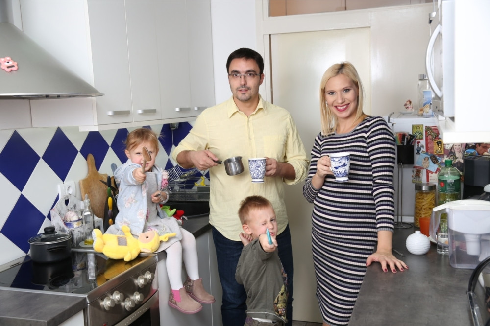 Ovako su voditeljku "Slagalice" dočekali iz porodilišta (FOTO)