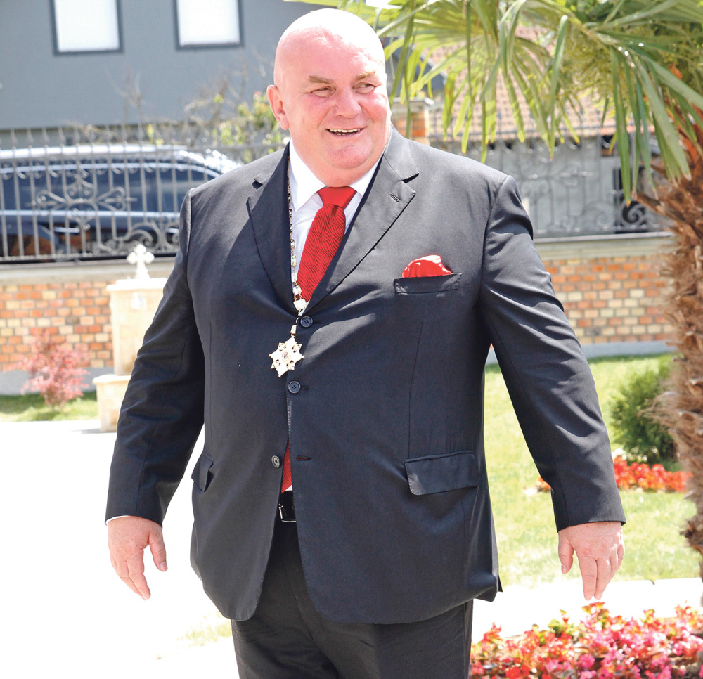 Srbi, birajte Hofera za predsednika!