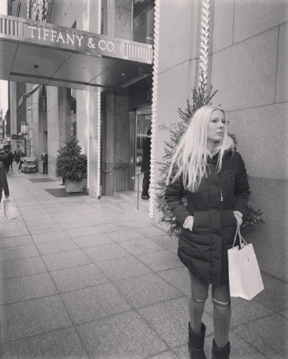 Majka ju je OSTAVILA U SIROTIŠTU, a ona je danas jedna od najpoznatijih SRPSKIH PEVAČICA! (FOTO)