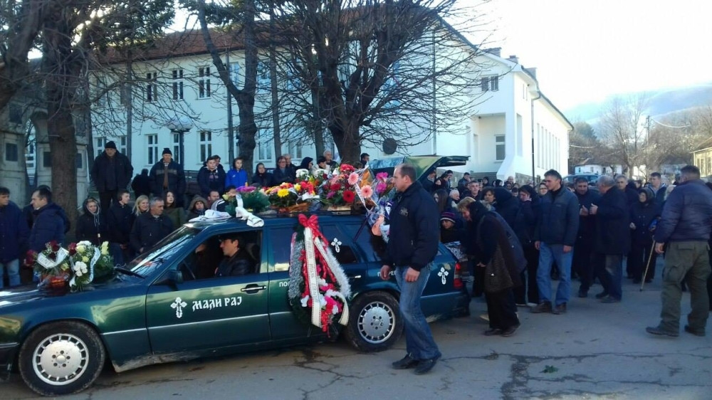 Marijanu ispratile stotine ljudi (FOTO)