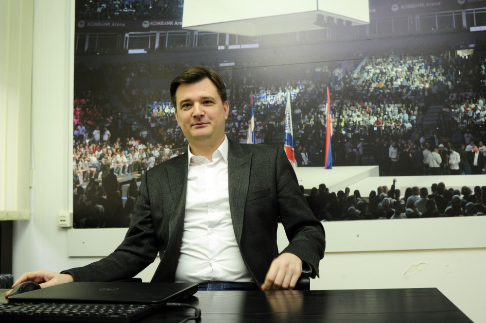 Šutanovac gleda u plećku i predviđa budućnost