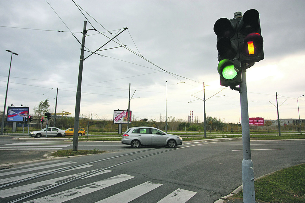 Nikola je stajao na semaforu, odjednom je glava počela da mu otiče, oči da se zatvaraju