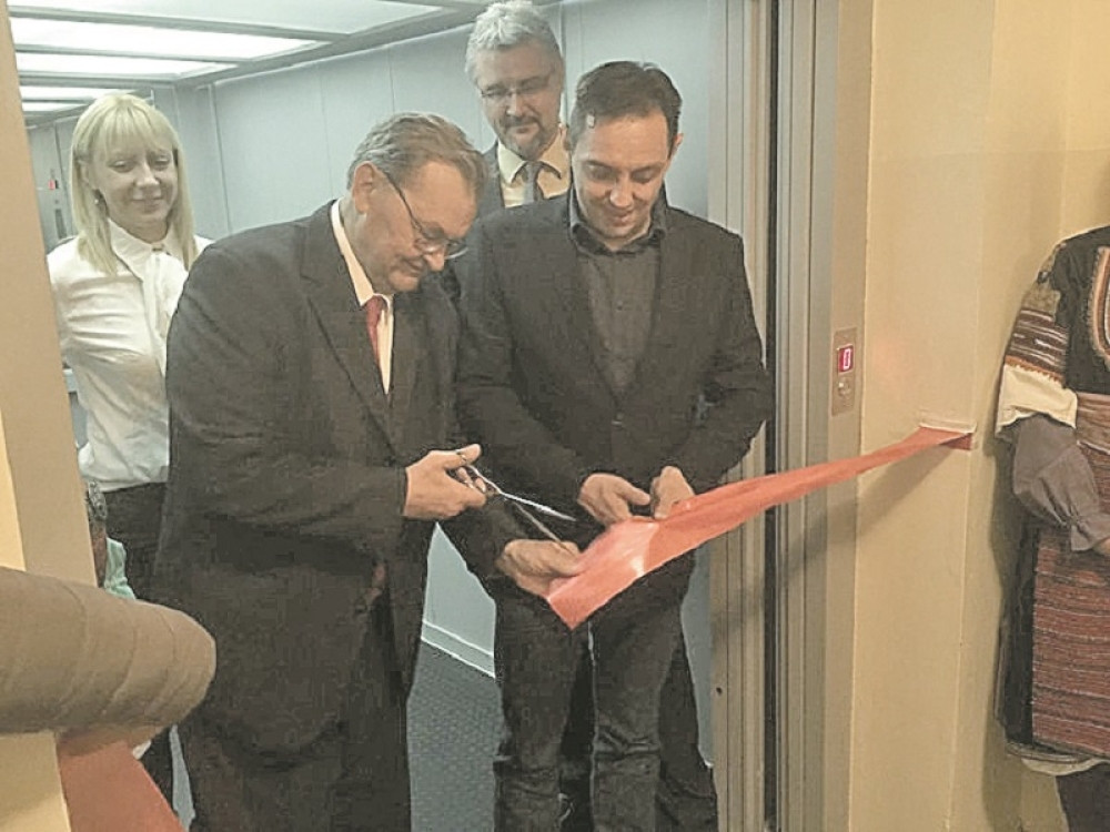 Otvarali lift i stepenice! (FOTO)