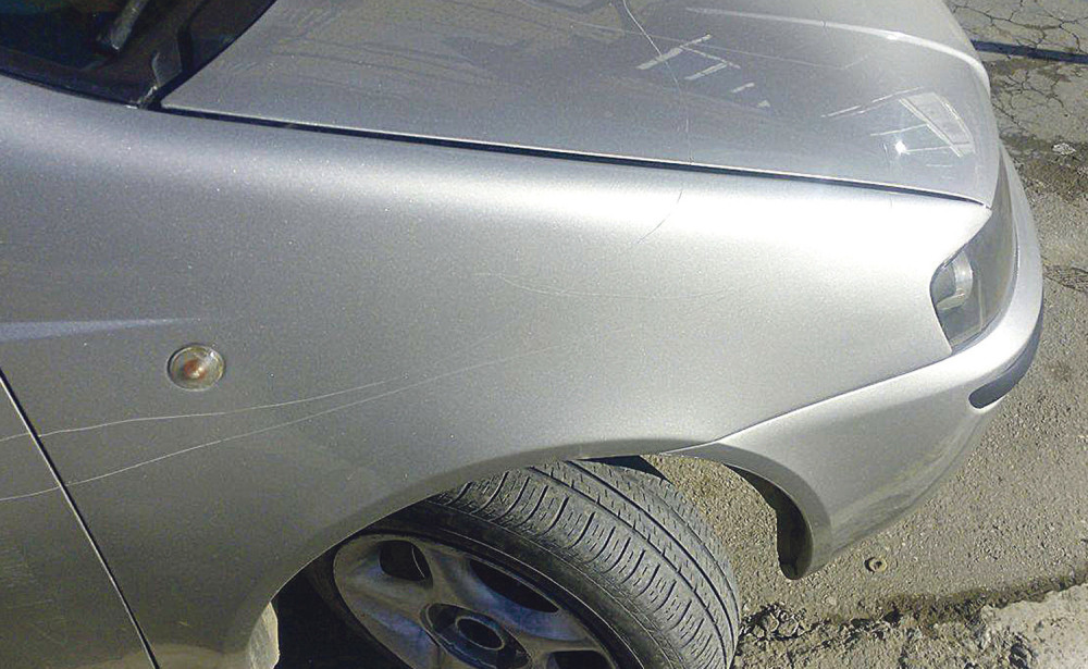 Inspektoru izbušili gume!