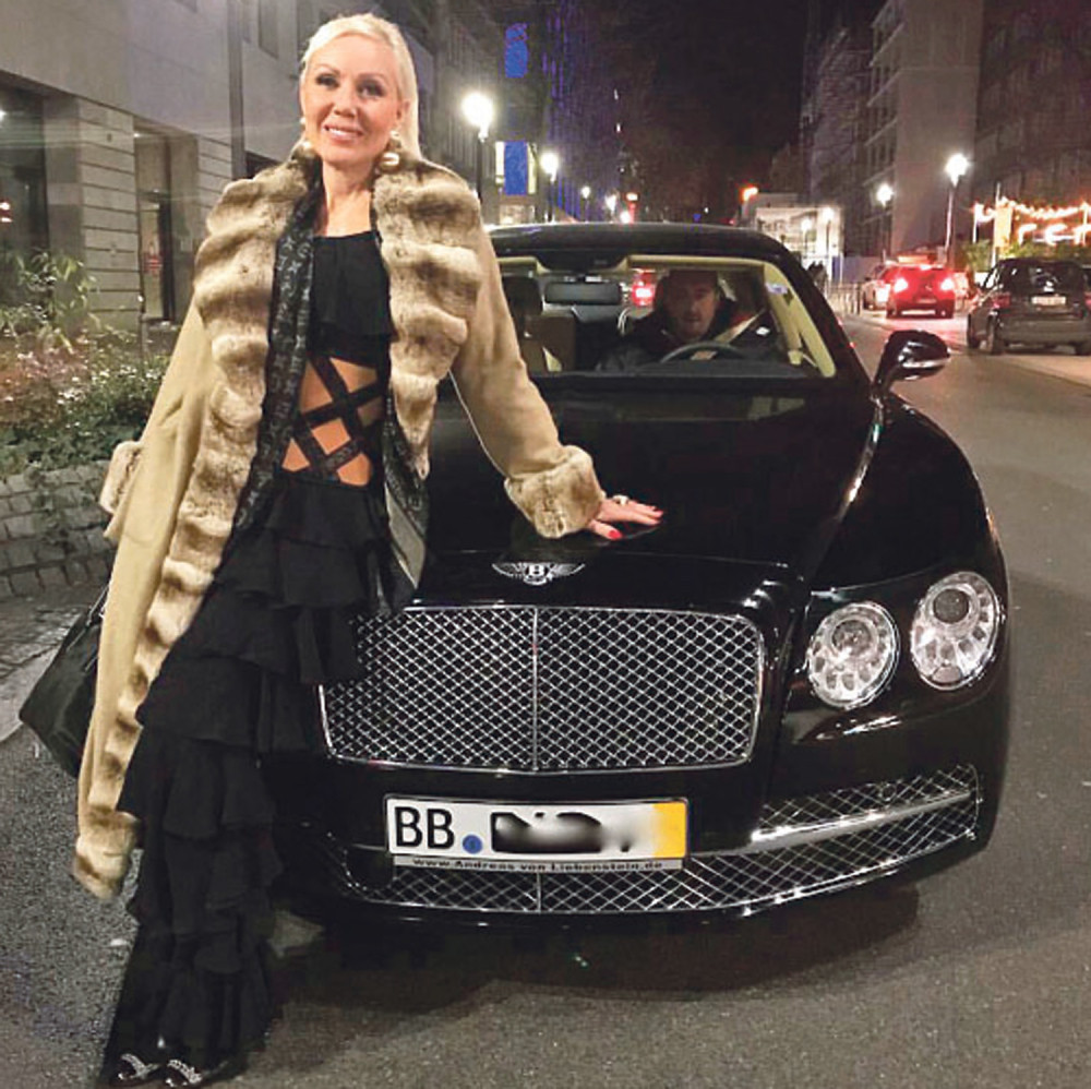 Lepa Brena pevala, pa šopingovala